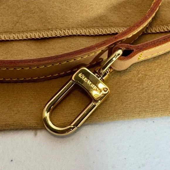 Louis Vuitton Tan Leather Strap with Gold Clasp - Picture 2 of 7
